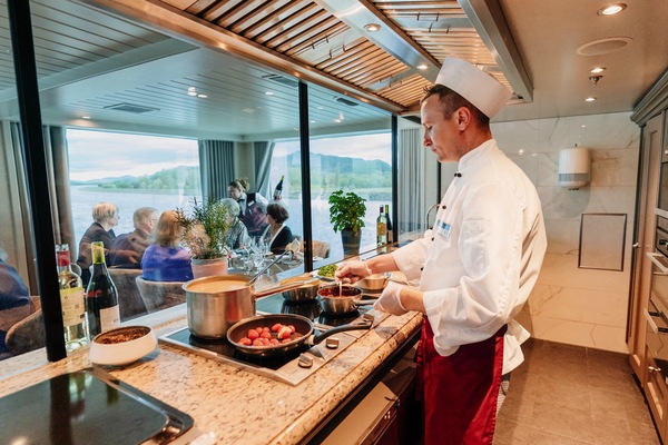 ©AmaWaterways AmaCello Interior Chefs Table1.jpg